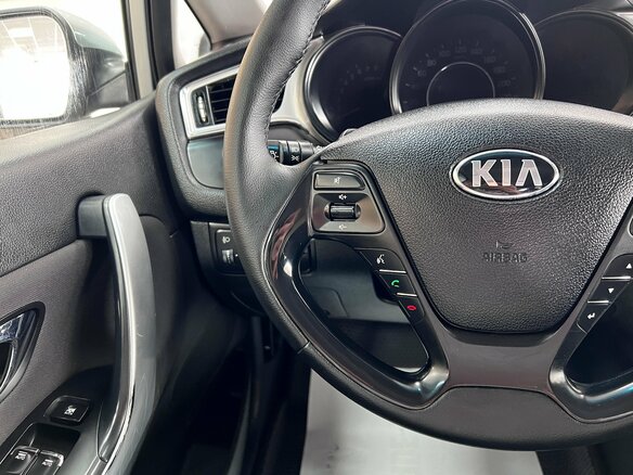 2016 Kia Ceed II Рестайлинг, серебристый, 1200000 рублей - вид 16