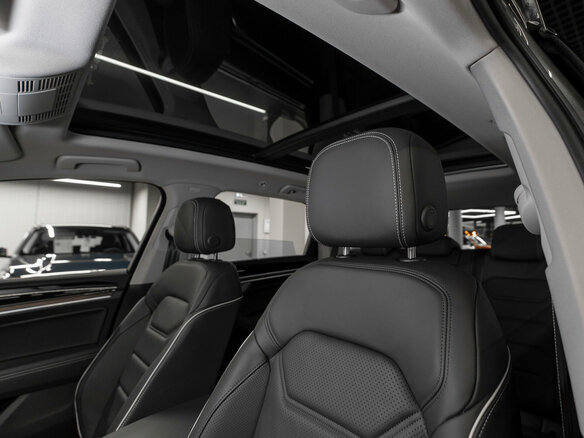 2026 Volkswagen Touareg III Рестайлинг, серый, 12750000 рублей - вид 9