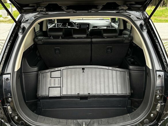 2016 Mitsubishi Outlander III Рестайлинг 2, чёрный, 1700000 рублей - вид 6