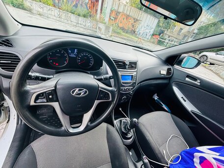 2014 Hyundai Solaris I, белый, 569000 рублей, вид 3
