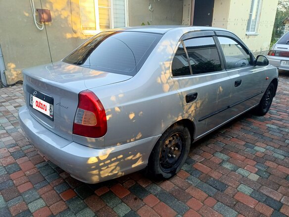 2004 Hyundai Accent ТагАЗ II, серебристый, 330000 рублей - вид 3