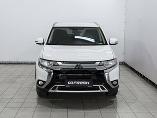 2019 Mitsubishi Outlander III Рестайлинг 3, белый, 1820000 рублей, вид 3
