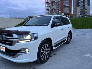 2018 Toyota Land Cruiser 200 Series Рестайлинг 2, белый, 6999999 рублей, вид 2