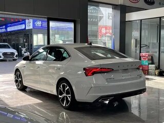 2023 Skoda Octavia IV (A8), белый, 2388008 рублей, вид 4