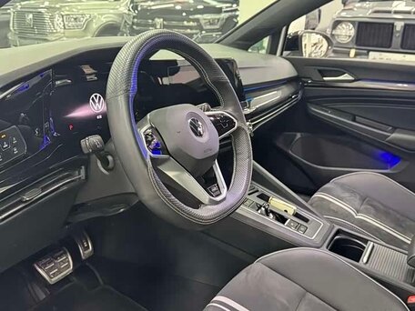 2023 Volkswagen Golf VIII, белый, 1915000 рублей, вид 5