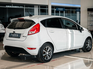 2018 Ford Fiesta Mk6 Рестайлинг, белый, 960000 рублей, вид 5