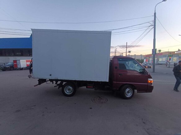 2007 Hyundai Porter, пурпурный, 500000 рублей - вид 4