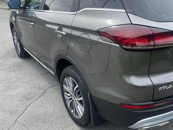 2023 Geely Atlas Pro, серый, 1850000 рублей - вид 4