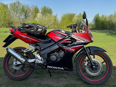 2005 Honda CBR 150R, красный, 200000 рублей, вид 3