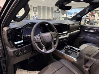 2025 Chevrolet Silverado Crew Cab IV (T1XX) Рестайлинг, чёрный, 5900000 рублей, вид 3