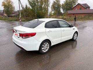2016 Kia Rio III Рестайлинг, белый, 660000 рублей, вид 5