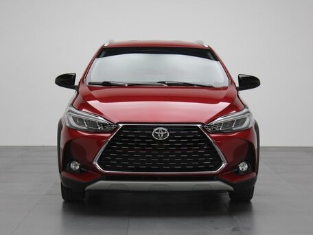 2023 Toyota Yaris IV, пурпурный, 1390000 рублей, вид 5