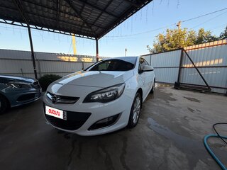2013 Opel Astra J Рестайлинг, белый, 880000 рублей, вид 3