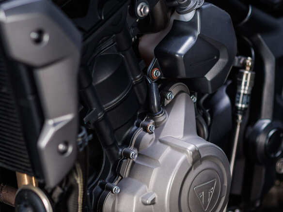 2021 Triumph Trident 660, чёрный - вид 18