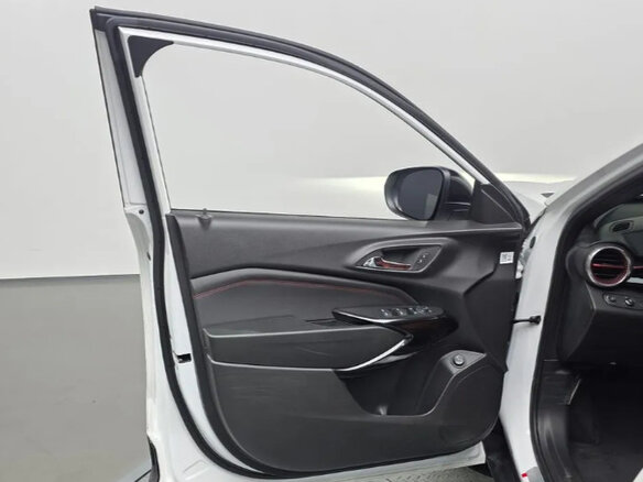 2023 Chevrolet Trax II, белый, 1347000 рублей - вид 9