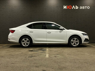 2021 Skoda Octavia IV (A8), белый, 2449000 рублей, вид 2