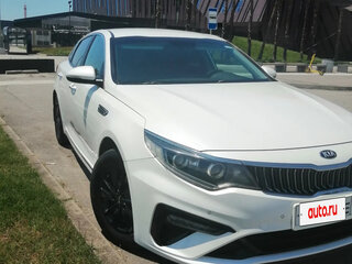 2019 Kia Optima IV Рестайлинг, белый, 1400000 рублей, вид 4