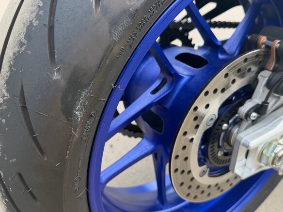 2024 Yamaha MT-09 (FZ-09), серебристый, 1299000 рублей - вид 6