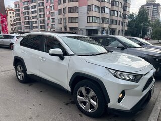 2022 Toyota RAV4 V (XA50), белый, 3650000 рублей, вид 1