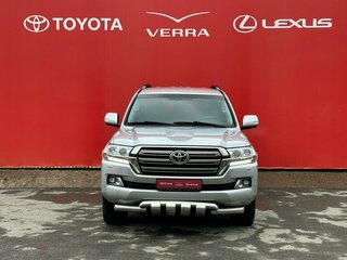 2017 Toyota Land Cruiser 200 Series Рестайлинг 2, серебристый, 5650000 рублей, вид 4