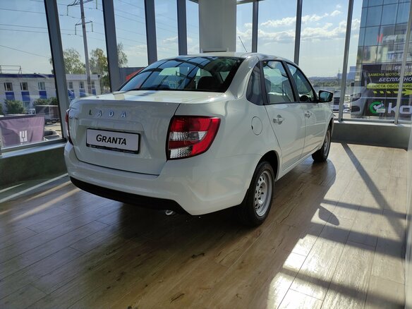 2026 Lada (ВАЗ) Granta I Рестайлинг, белый, 987000 рублей - вид 6