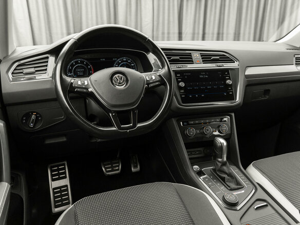 2018 Volkswagen Tiguan II, серебристый - вид 6