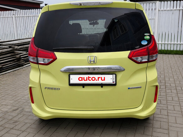 2017 Honda Freed II, жёлтый, 1649000 рублей - вид 2