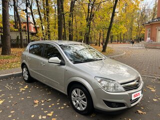 2011 Opel Astra H Рестайлинг, серебристый, 550000 рублей, вид 2