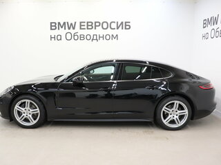 2020 Porsche Panamera 4 II, чёрный, 7690000 рублей, вид 5