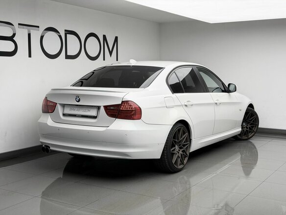 2011 BMW 3 серии 320i V (E90/E91/E92/E93) Рестайлинг, белый, 1224000 рублей - вид 4
