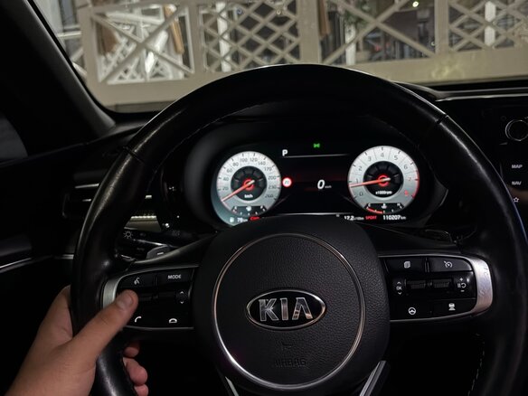 2020 Kia K5 III, чёрный, 1400000 рублей - вид 10