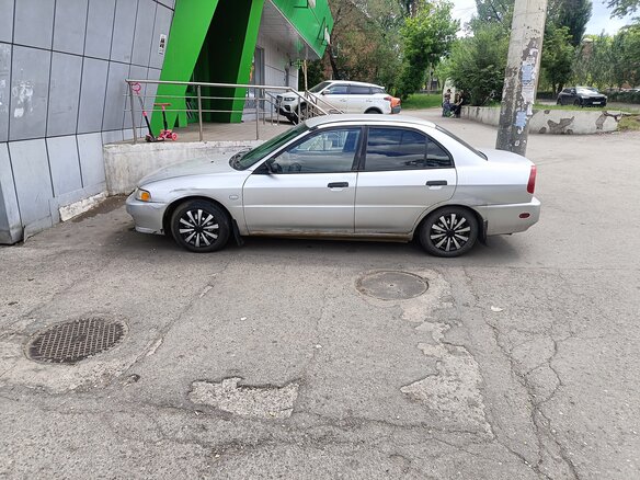 2000 Mitsubishi Mirage V, серебристый, 189999 рублей - вид 4