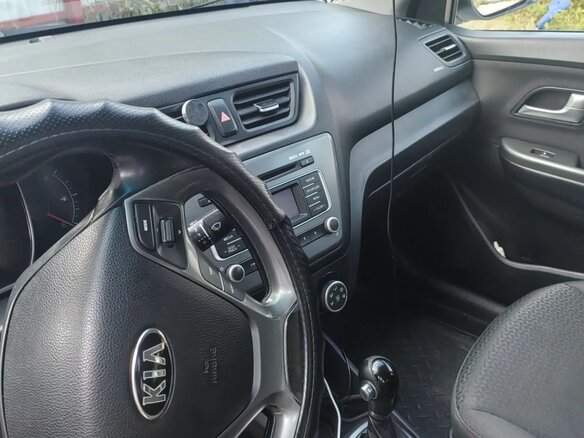 2015 Kia Rio III Рестайлинг, белый, 900000 рублей - вид 6