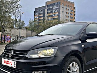 2016 Volkswagen Polo V Рестайлинг, чёрный, 784600 рублей, вид 3