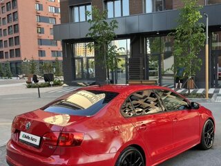 2012 Volkswagen Jetta VI, красный, 900000 рублей, вид 3