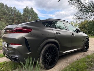 2022 BMW X6 40i III (G06), серый, 8999000 рублей, вид 3