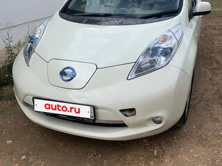 2011 Nissan Leaf I (ZE0/AZE0), белый, 850000 рублей, вид 1