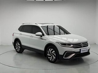 2023 Volkswagen Tiguan II Рестайлинг, белый, 2430000 рублей, вид 1