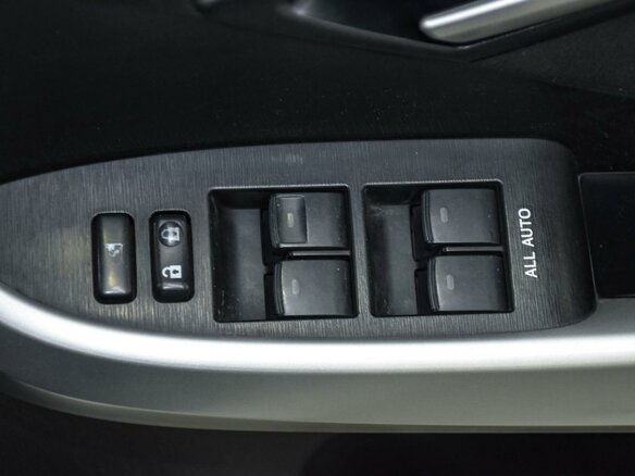 2015 Toyota Prius III Рестайлинг (XW30), белый, 1169000 рублей - вид 23