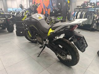 2026 QJMotor SVT 650 X, зелёный, 729000 рублей, вид 2