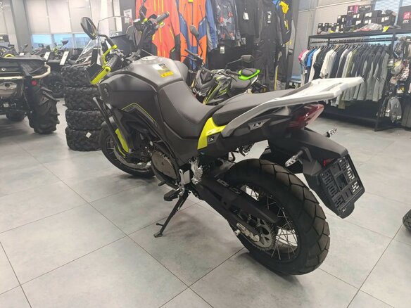 2026 QJMotor SVT 650 X, зелёный, 729000 рублей - вид 1