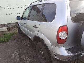2009 Chevrolet Niva I Рестайлинг, серебристый, 400000 рублей, вид 3