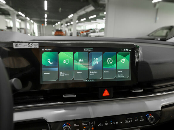 2026 Kia Carnival IV Рестайлинг, серый, 7200000 рублей - вид 25