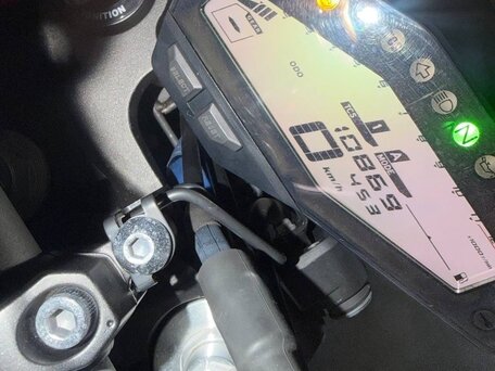 2017 Yamaha MT-09 (FZ-09), чёрный, 950000 рублей, вид 3