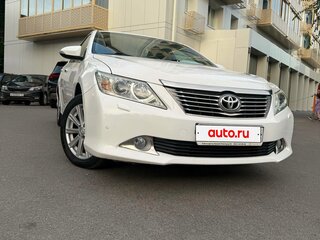 2013 Toyota Camry VII (XV50), белый, 1490000 рублей, вид 2