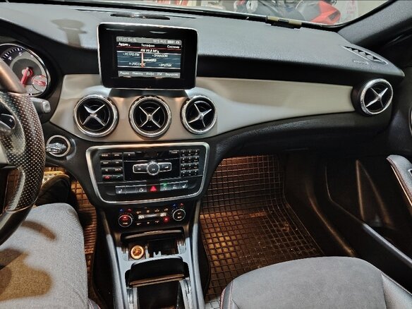 2015 Mercedes-Benz GLA 200 I (X156), серебристый, 1700000 рублей - вид 4