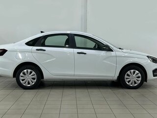 2024 Lada (ВАЗ) Vesta I Рестайлинг (NG), белый, 1355000 рублей, вид 4