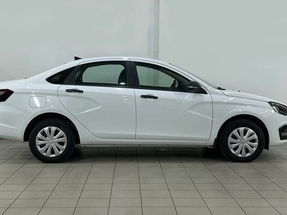 2024 Lada (ВАЗ) Vesta I Рестайлинг (NG), белый - вид 3