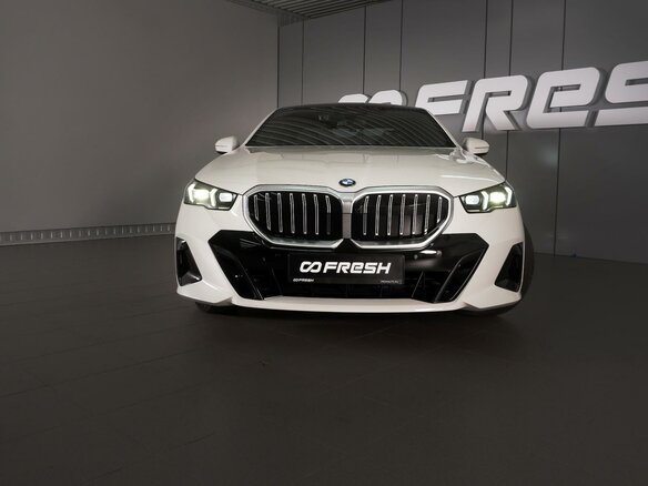 2024 BMW 5 серии 520i VIII (G60/G61/G68), белый, 7499000 рублей - вид 7