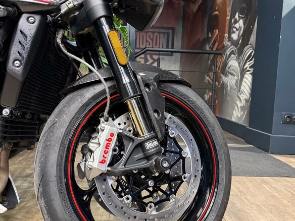 2019 Triumph Speed Triple, белый, 1250000 рублей - вид 17